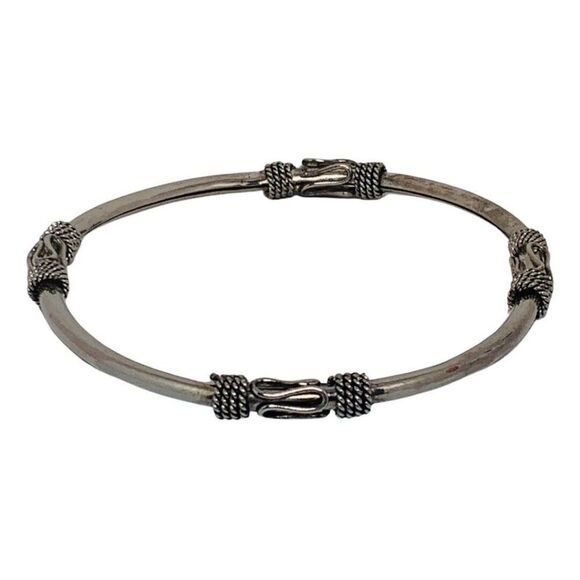 Vintage Crown Filigree Swirl Silver Tone Bangle Bracelet Size 8in - Picture 1 of 5